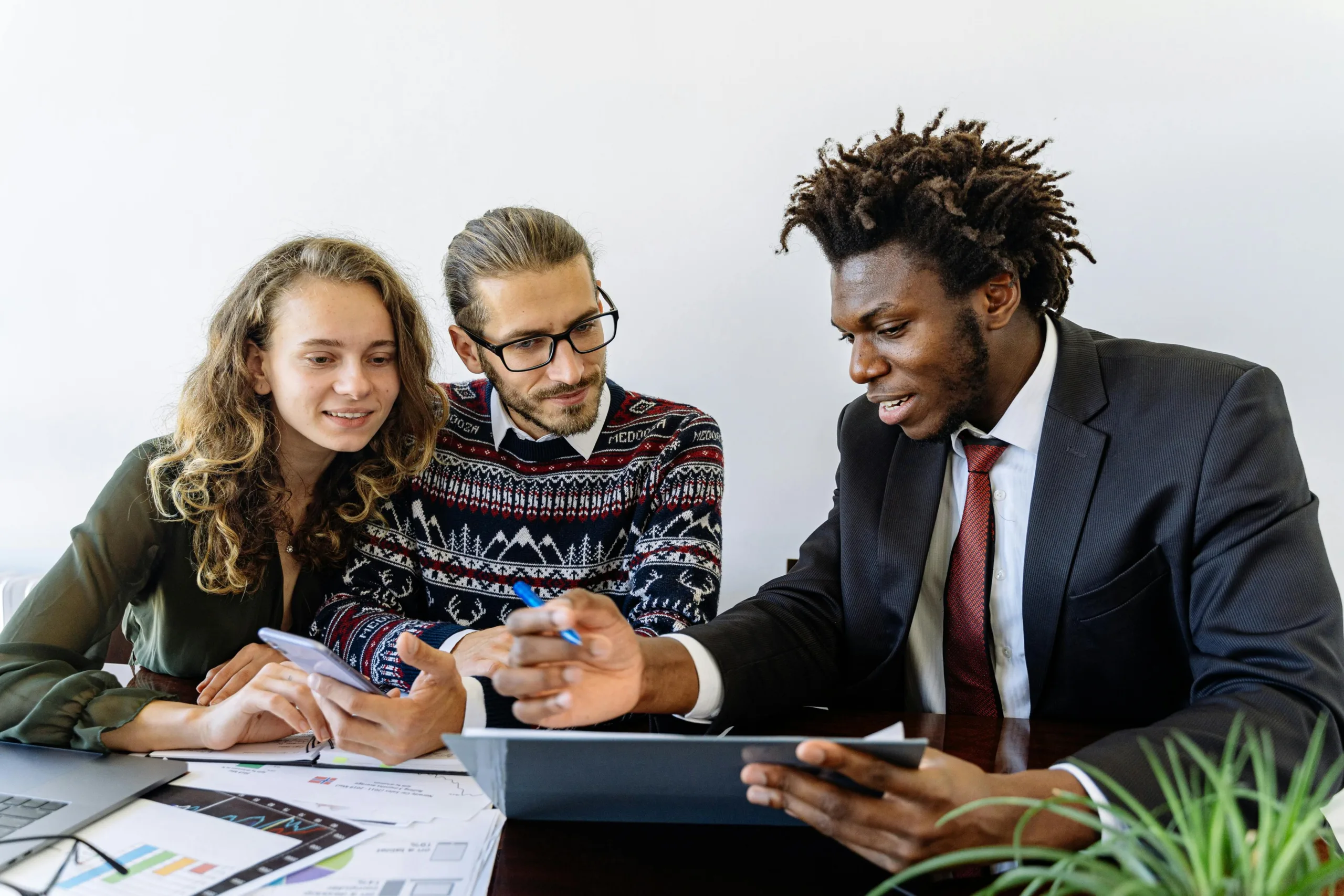 Harnessing AI Sales Tools for Targeted Account Strategy: A Game-Changer in B2B Sales
